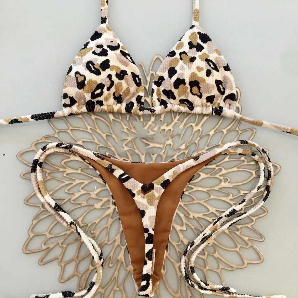 Women's bikini swimsuit with printed fabric in briefs style, showing high elasticity and cotton lining