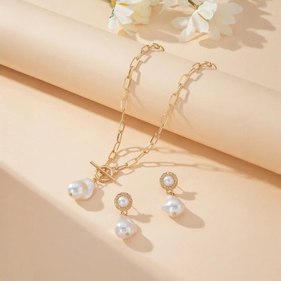 Gold colour retro baroque pearl pendant necklace and matching ear stud set for women
