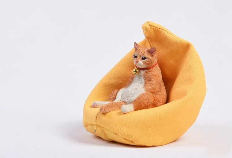 Lazy cat car ornament set with miniature sofa, 7.5 cm tall resin decoration