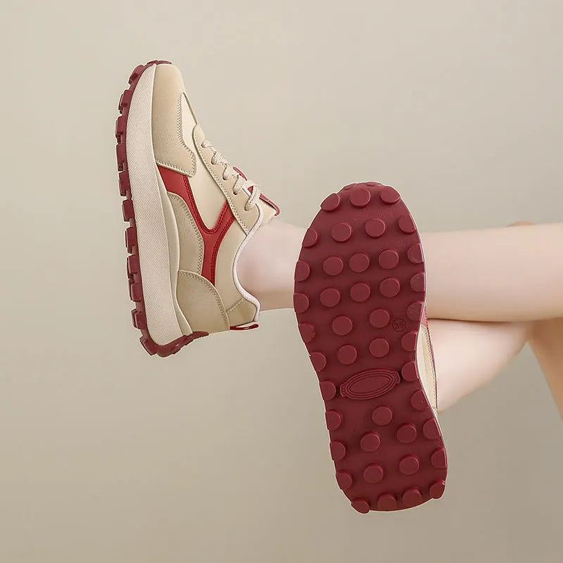 Women's low-top platform sports shoes in three colours with mesh lining and rubber soles