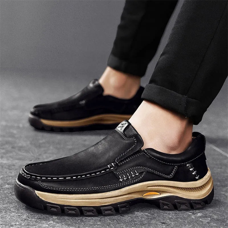 Men's black outdoor leather mountaineering shoes with thick rubber sole and round toe