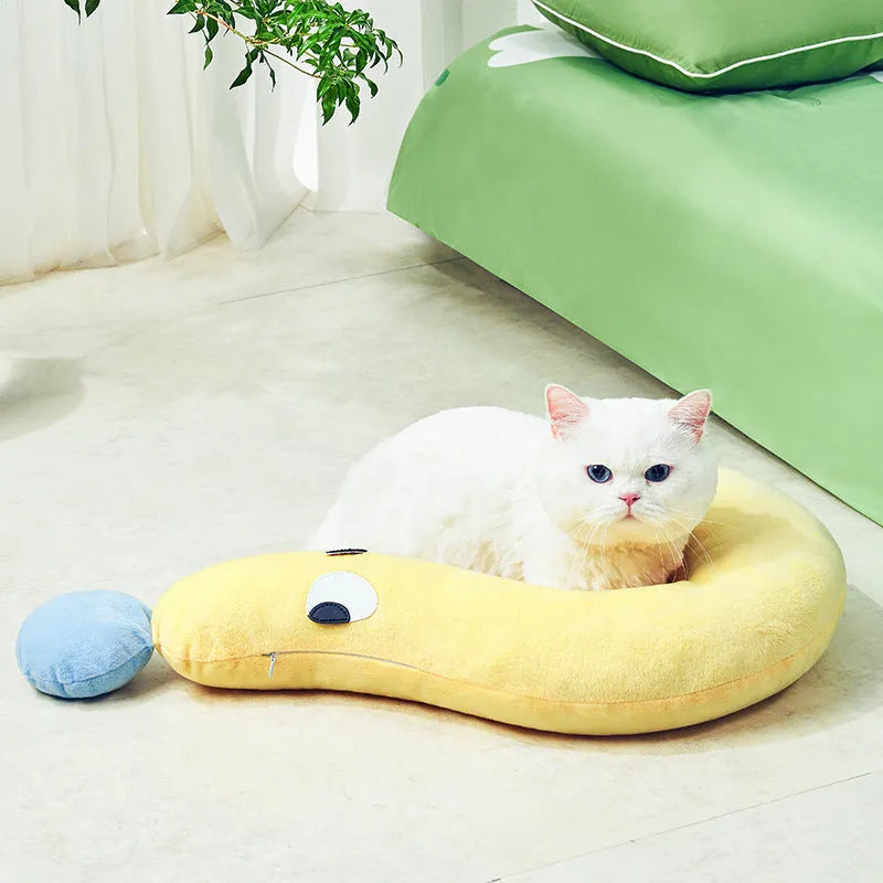 Blue or yellow rectangular pet pillow measuring 62x39 cm for cats and dogs