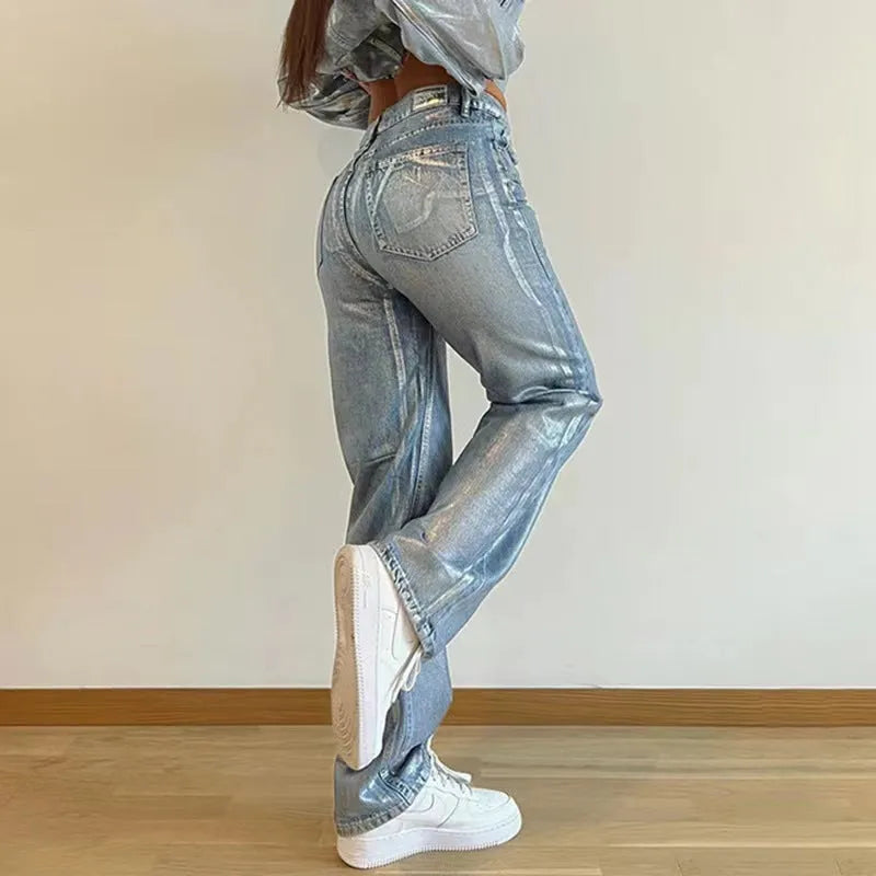 Washed blue straight leg jeans with high waist and contrast colour street style details
