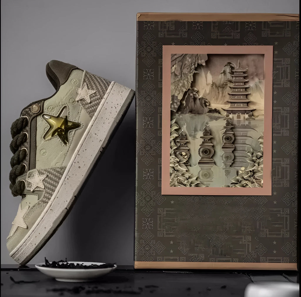 Green star pattern casual shoes with mesh lining and thick rubber soles