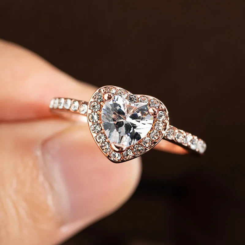 Heart-shaped crystal ring in electroplated white copper with rose gold or silvery colour option