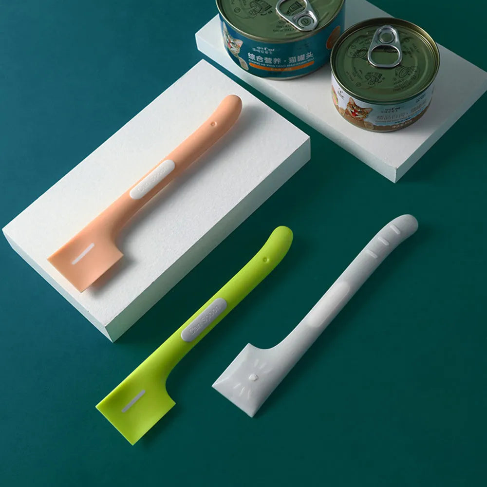 Green TPR pet feeding spoon with right-angle design for canned food