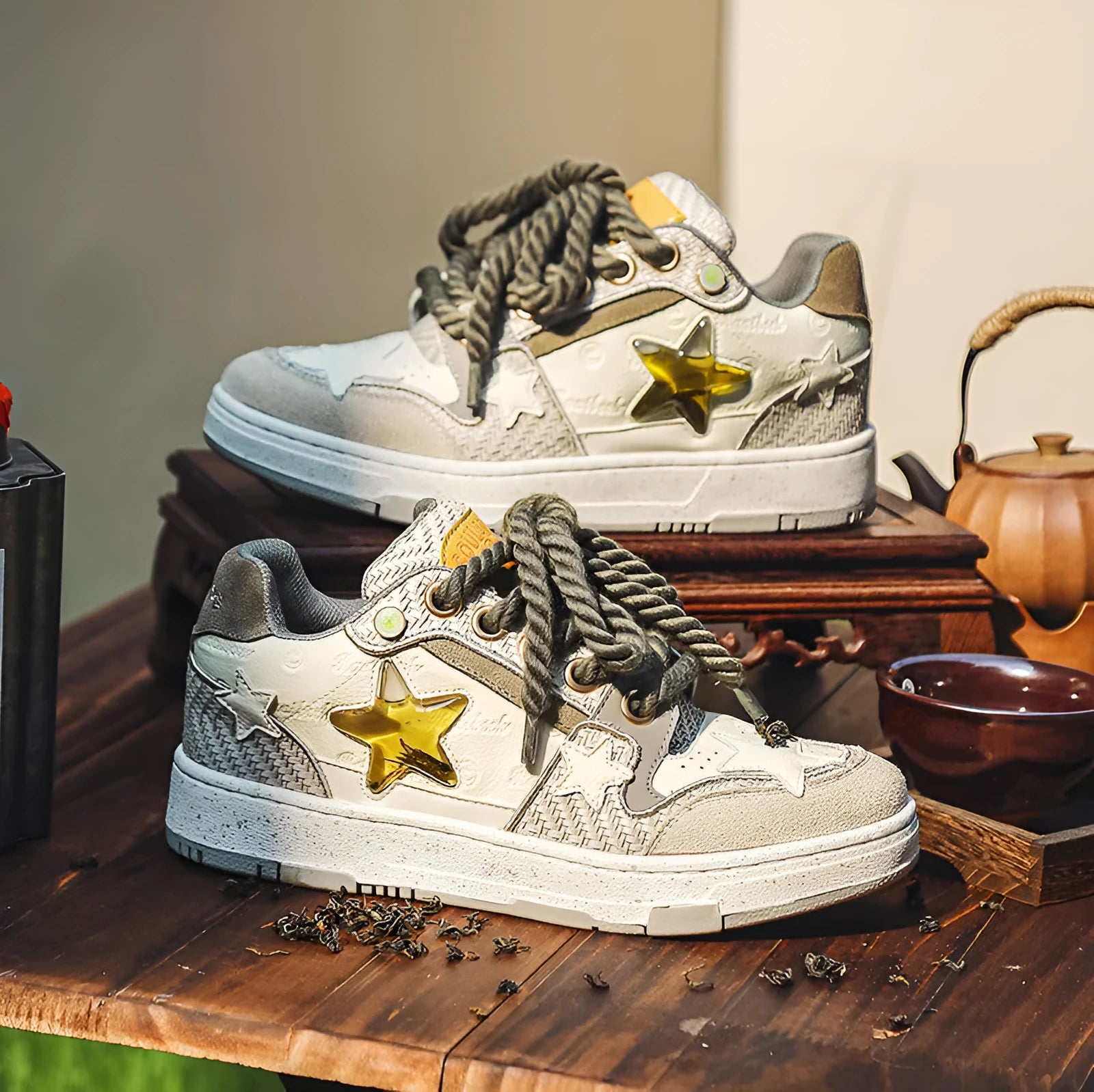 Leather low-top platform running shoes in West Lake colour with round toe and lace-up front