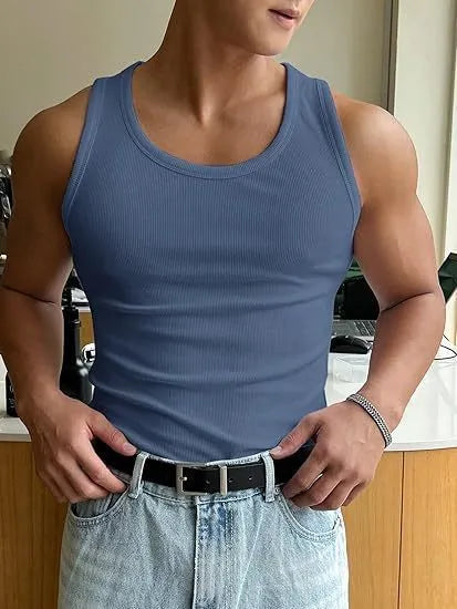 Men's tight black workout T-shirt with wool lining and round neck for sports training