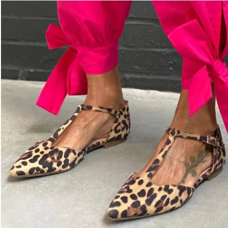 Women's leopard print pointed toe pumps with chunky heel and cross straps