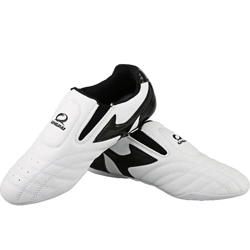 Black and white children's boxing shoes with soft bottom and widened Sanda design