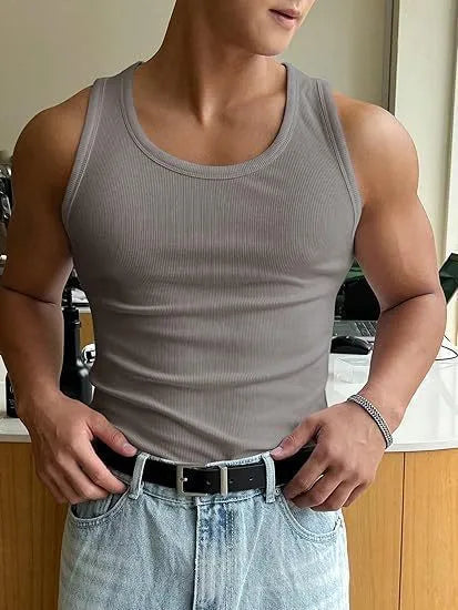 Men's tight black workout T-shirt with wool lining and round neck for sports training