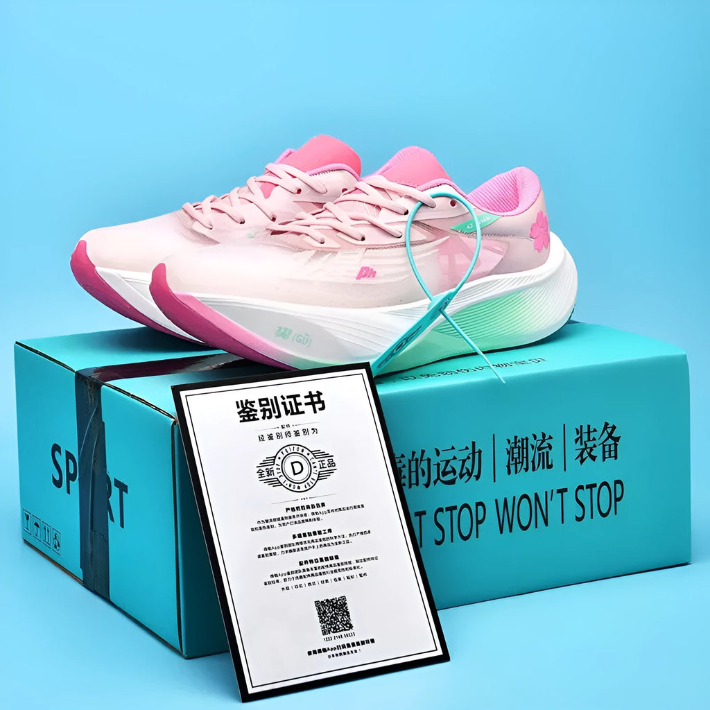 Low-top running shoes with carbon plate, PU mesh upper, and natural rubber sole in multiple colours.