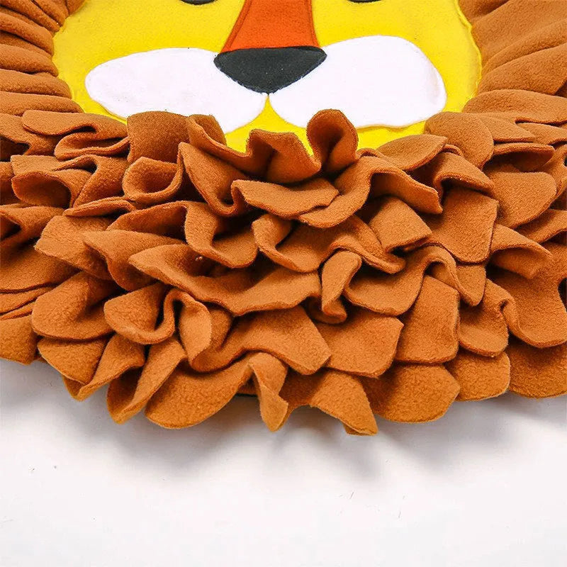 Brown lion-themed Yizhiwen sniffing pad for dogs and cats, measuring 33cm by 25cm
