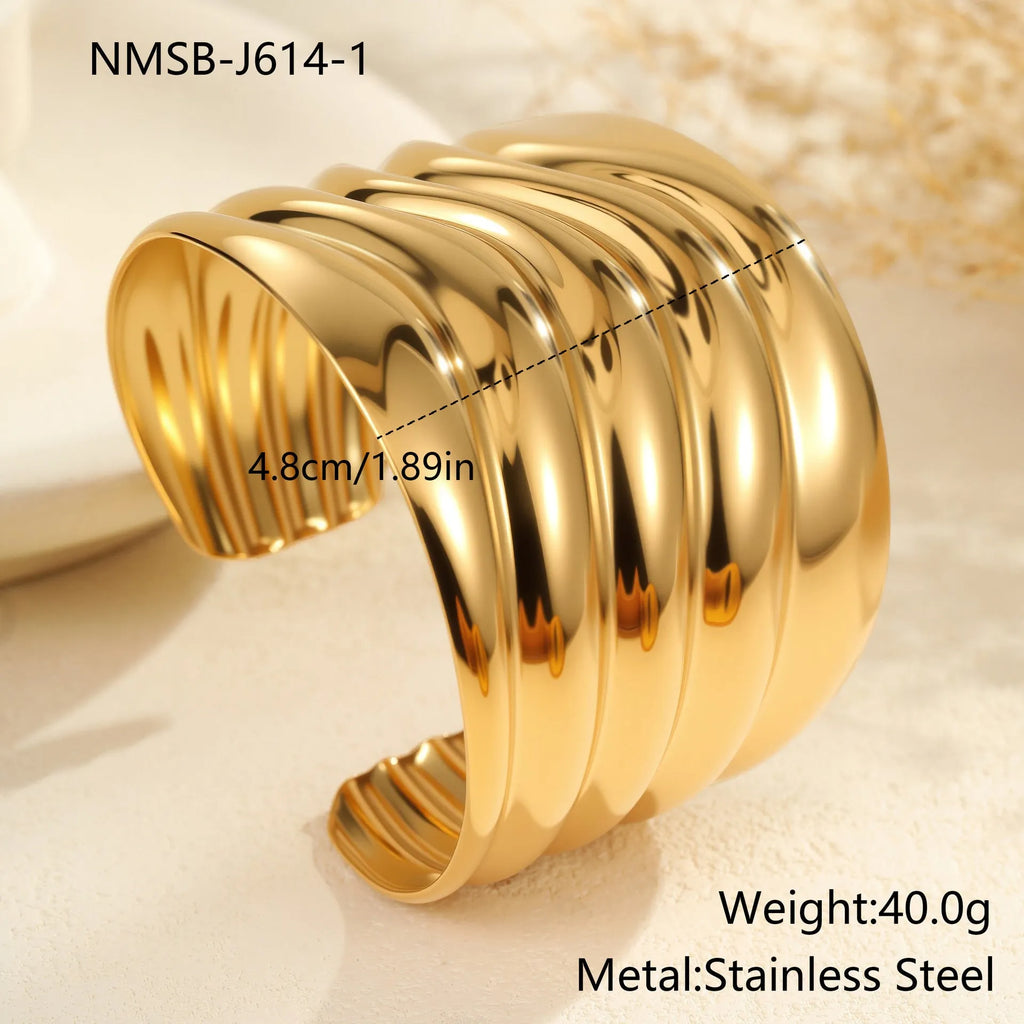 Women's wide fashion bracelet with wave design in gold-plated stainless steel