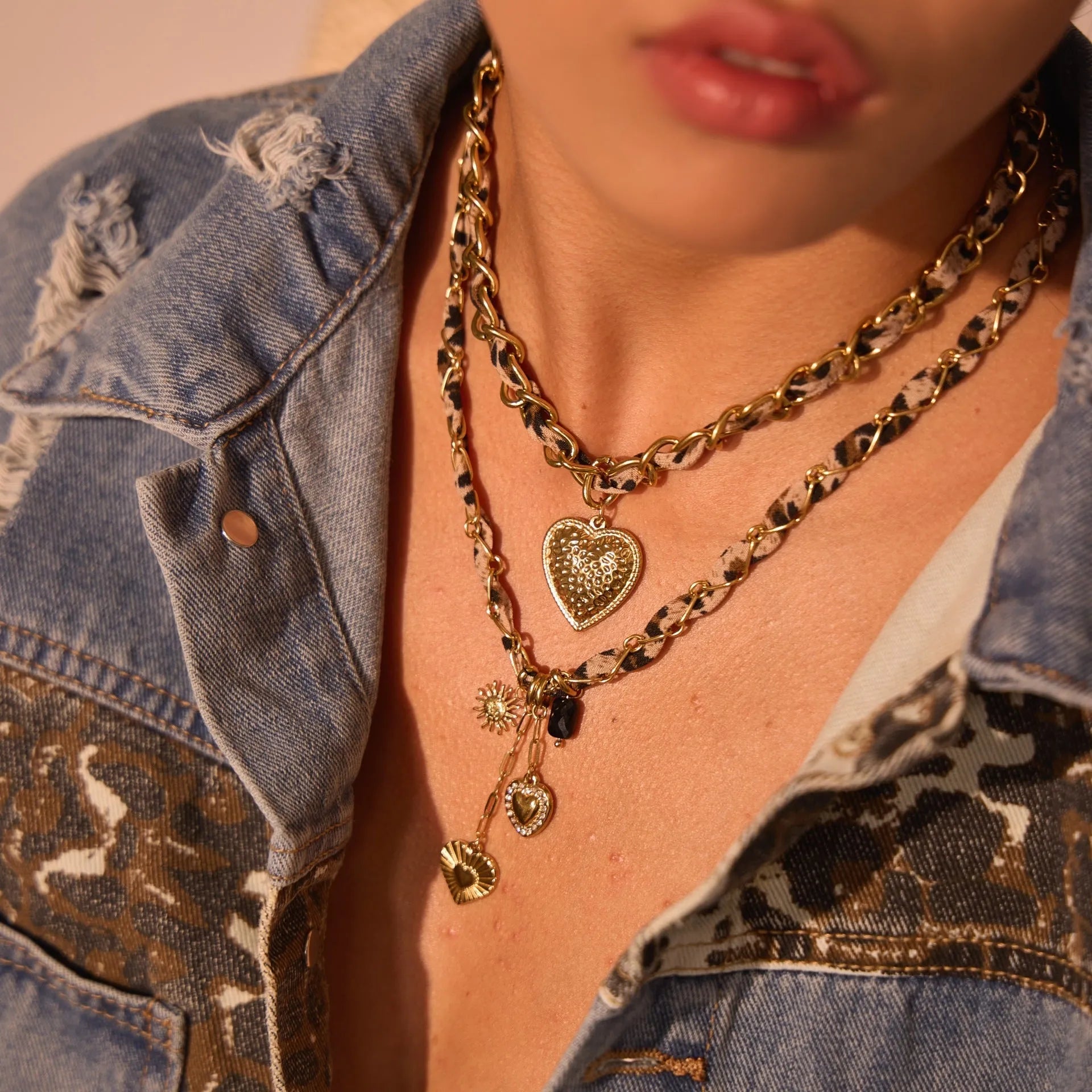 Stainless steel necklace with geometric leopard love pendant on adjustable 41-50cm chain