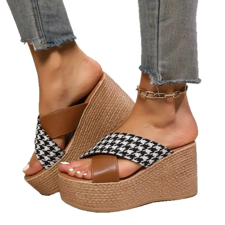 Casual brown plaid wedge sandals with a cross leopard pattern and a rubber sole.