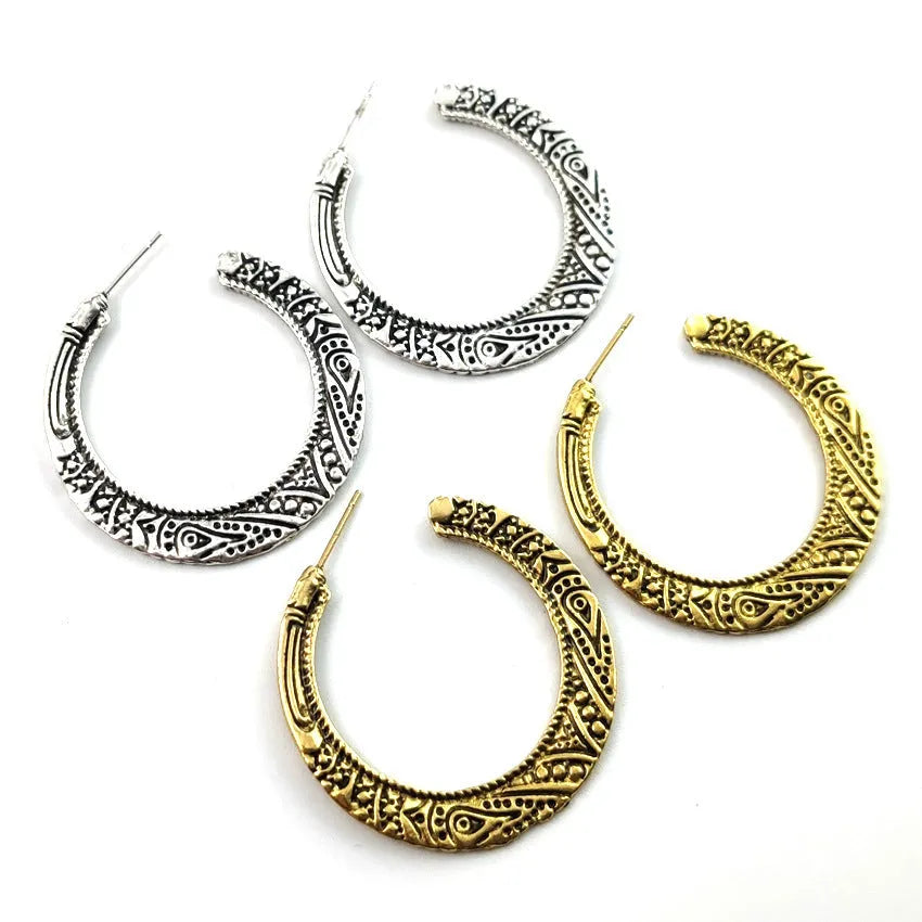 Vintage engraving C-shaped alloy earrings with detailed surface pattern in bronze finish