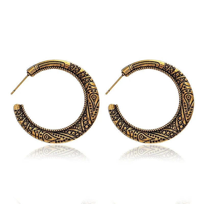 Vintage engraving C-shaped alloy earrings with detailed surface pattern in bronze finish
