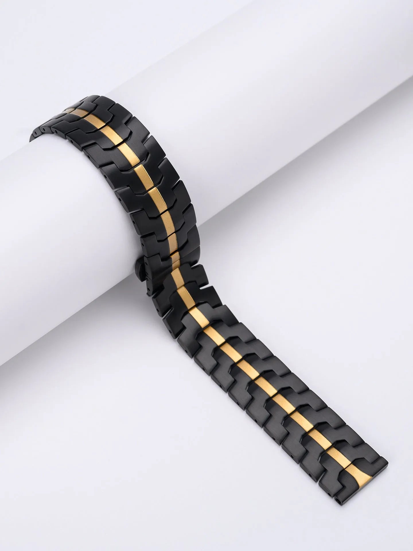 Stainless steel metal watch band for Samsung Galaxy Watch showing colour options on a watch case