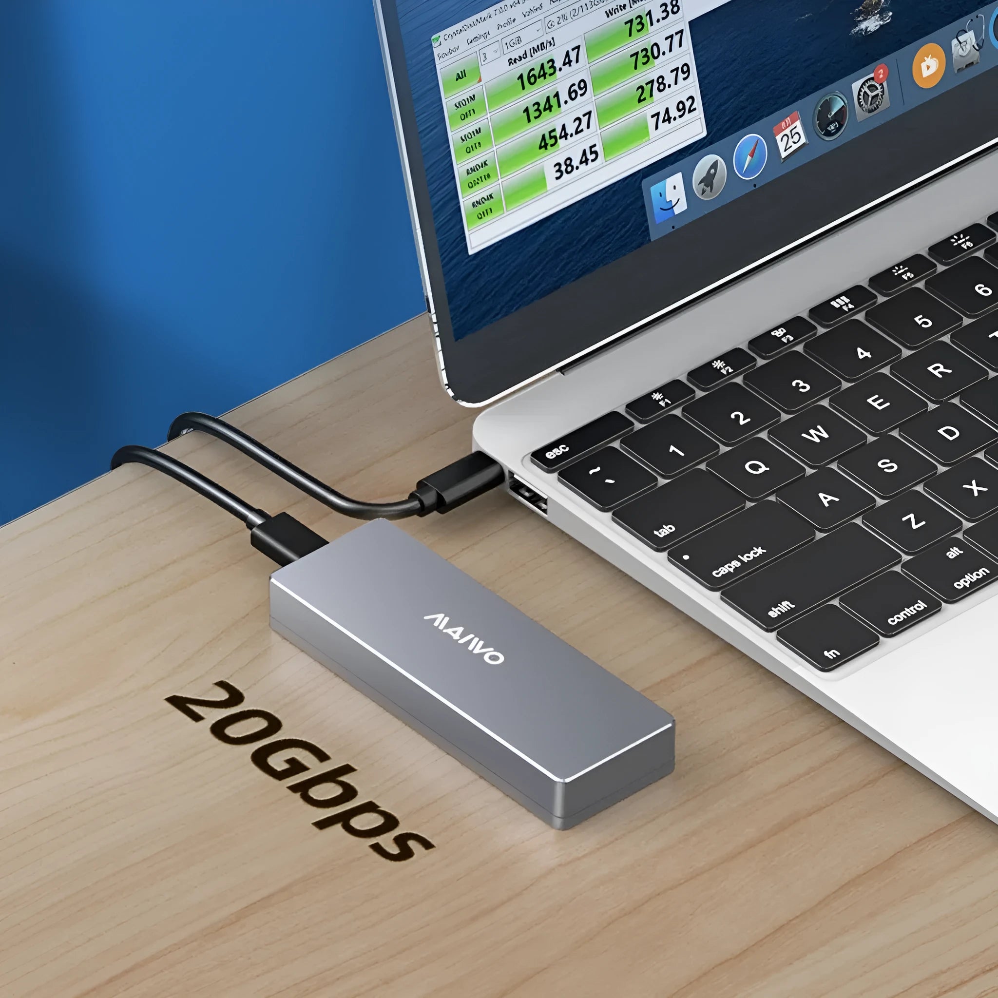 Aluminium M.2 SSD enclosure with installation tools including screwdriver, screws and heat pad