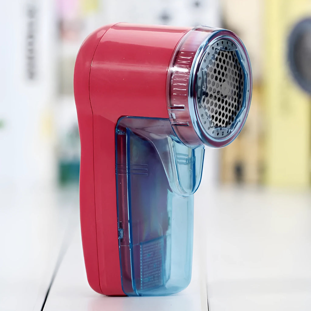 Compact handheld electric lint remover depiller with plastic housing and stainless steel blades