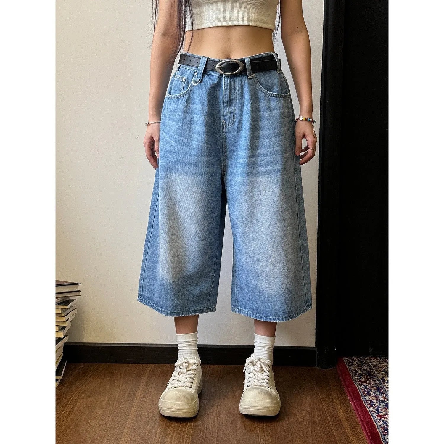 Men's loose straight jeans shorts in blue denim with fifth pants length for summer wear
