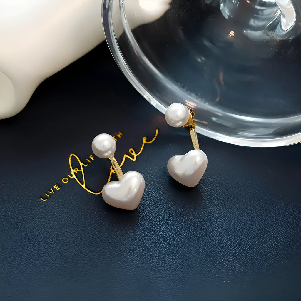 Korean style women's heart-shaped pearl stud earrings with artificial gemstone inlay on alloy base