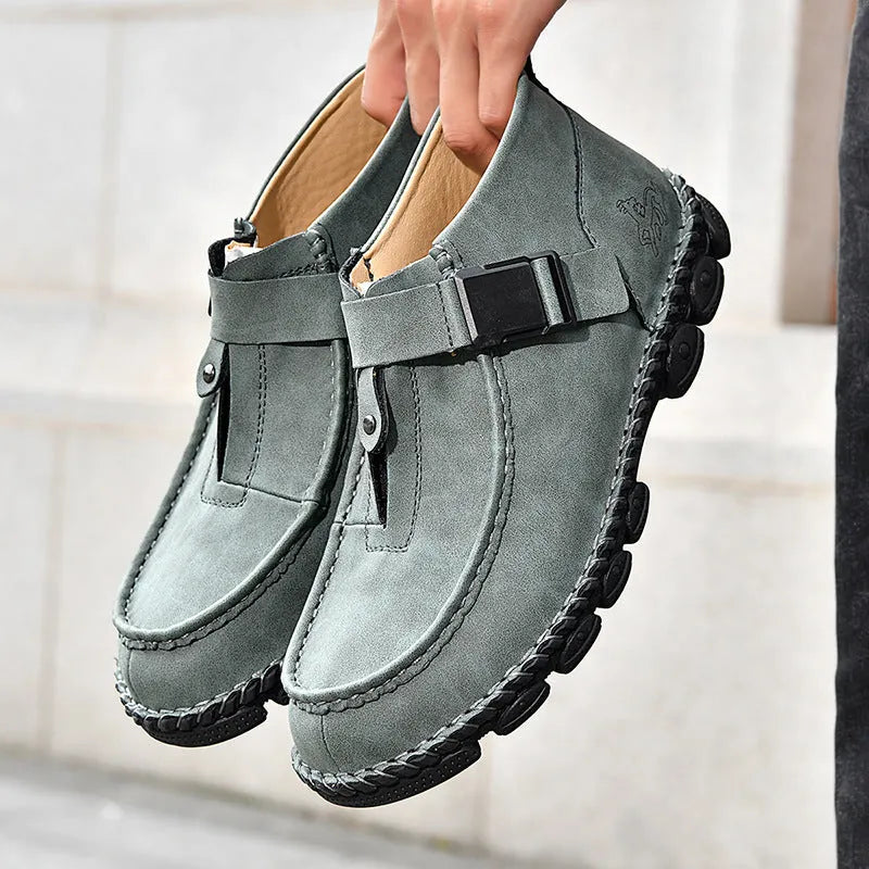 Handmade stitching casual slip-on shoes in synthetic leather with a flat bottom and low heel