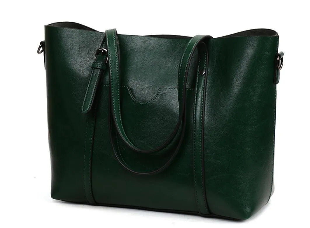 Retro messenger bag for women in PU leather with large A4 capacity and shoulder strap