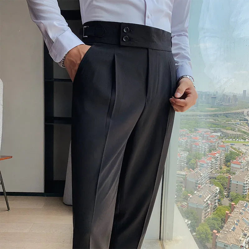 Straight leg casual trousers in solid colours with straight cut silhouette and polyester fabric