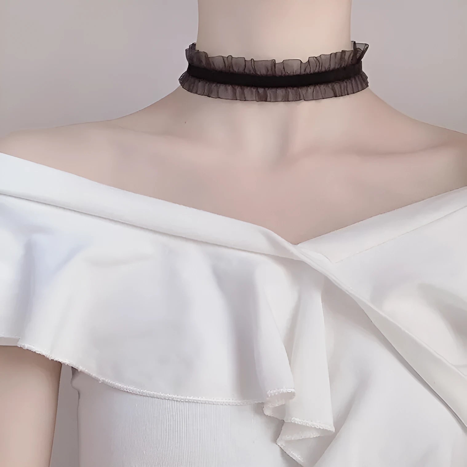 Alloy velvet ruffled clavicle necklace with flower pendant on snake bones chain in three colours