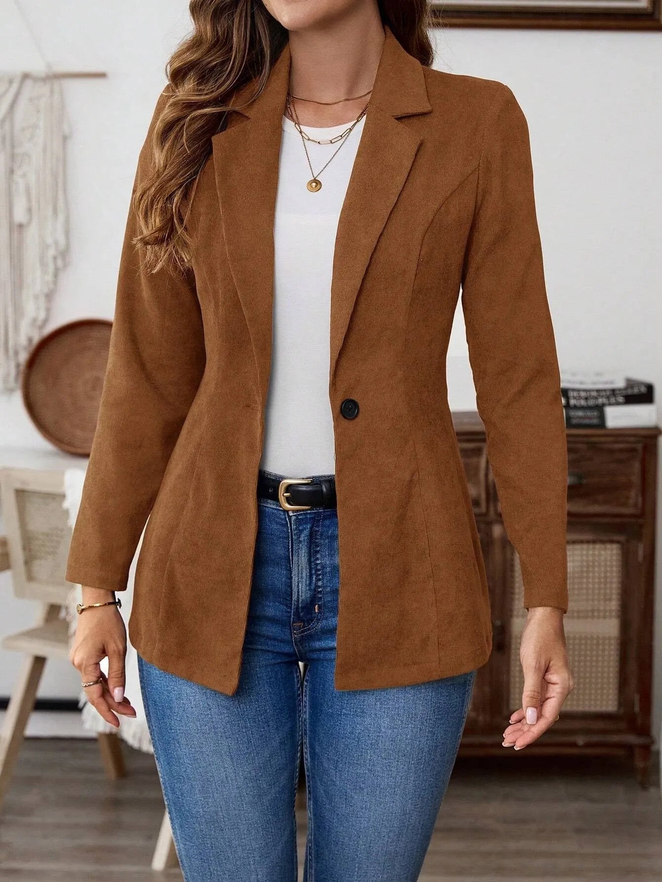 Brown men's lapel blazer with single-breasted design and long sleeves