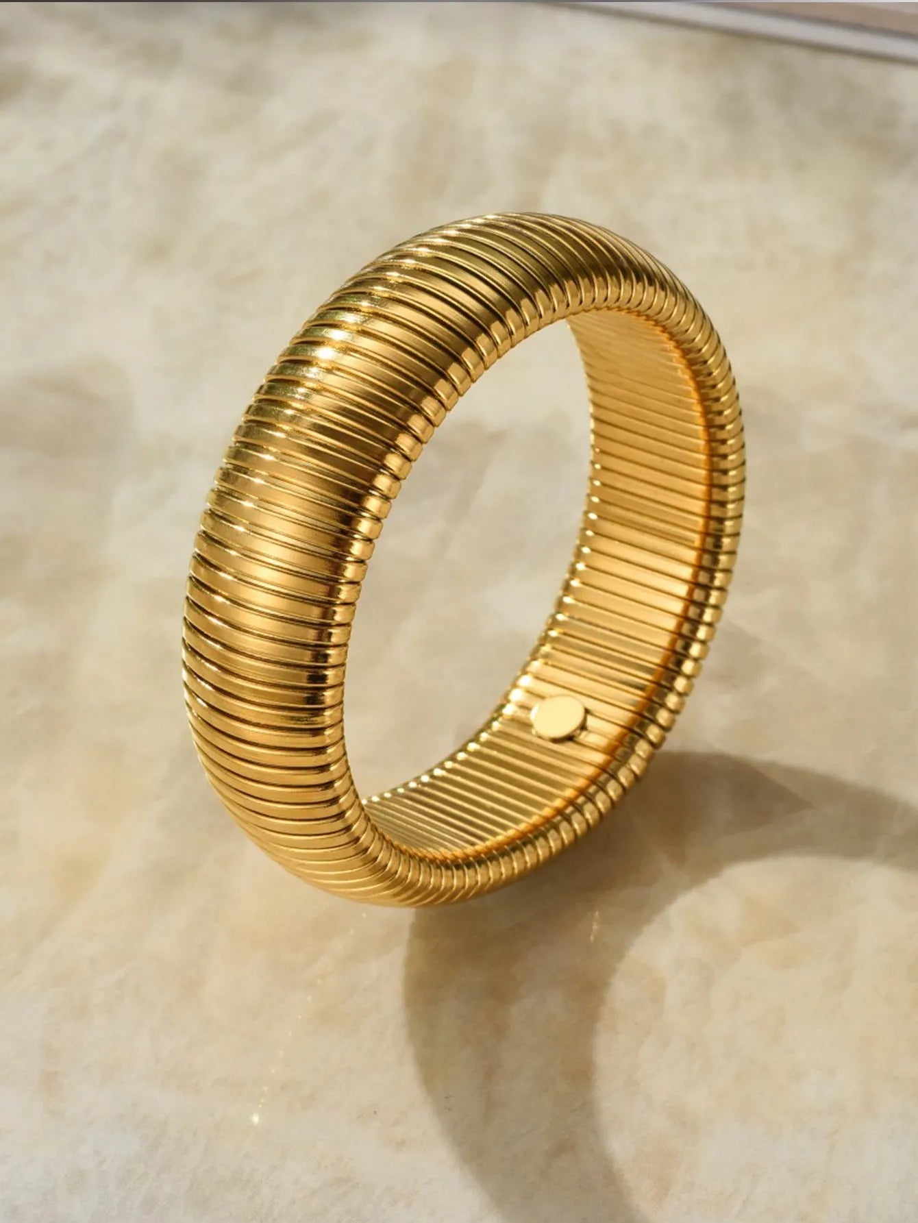 Women's titanium steel elastic bracelet with vertical stripe pattern in gold or silver colour