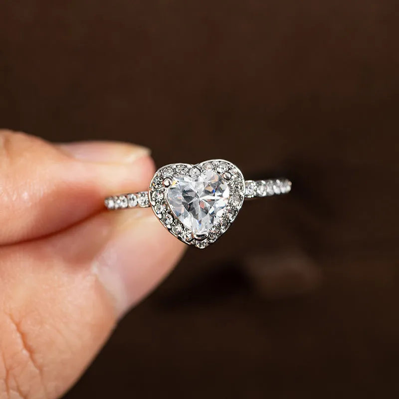 Heart-shaped crystal ring in electroplated white copper with rose gold or silvery colour option