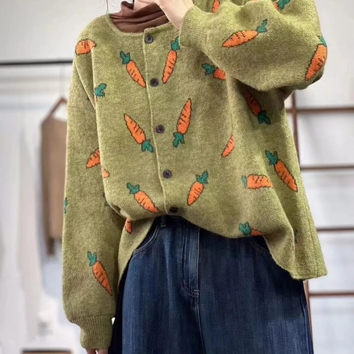 Round neck loose cardigan with Mori artistic printing in colour contrast design