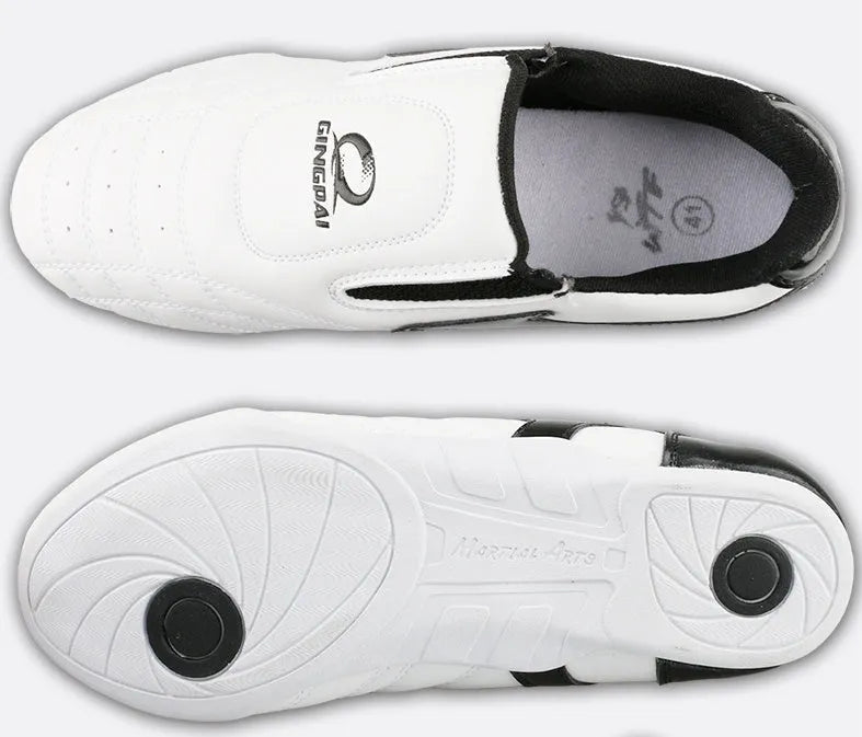 Black and white children's boxing shoes with soft bottom and widened Sanda design