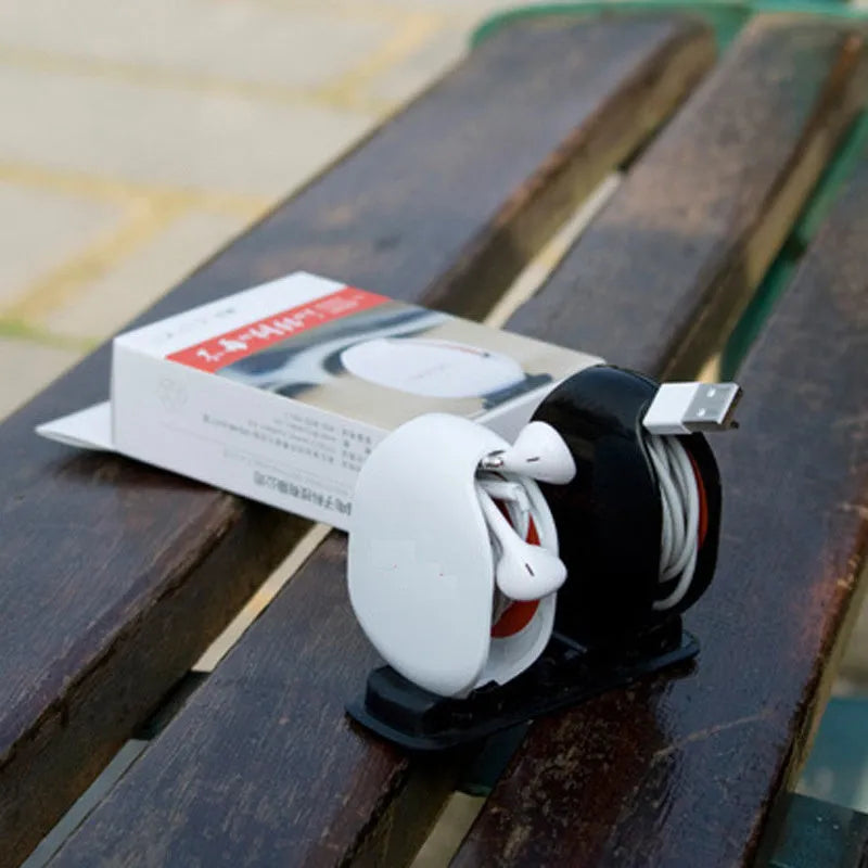 Automatic earphone retractor winder with telescopic reel and small storage box.