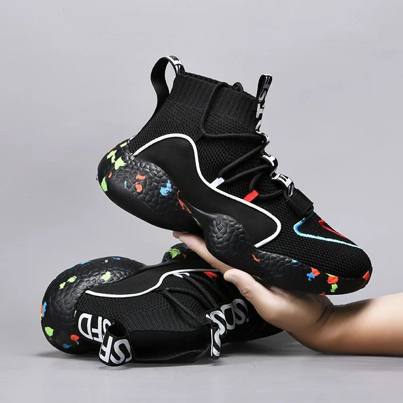 Men's camouflage pattern casual sneakers with mesh upper and flat rubber sole.