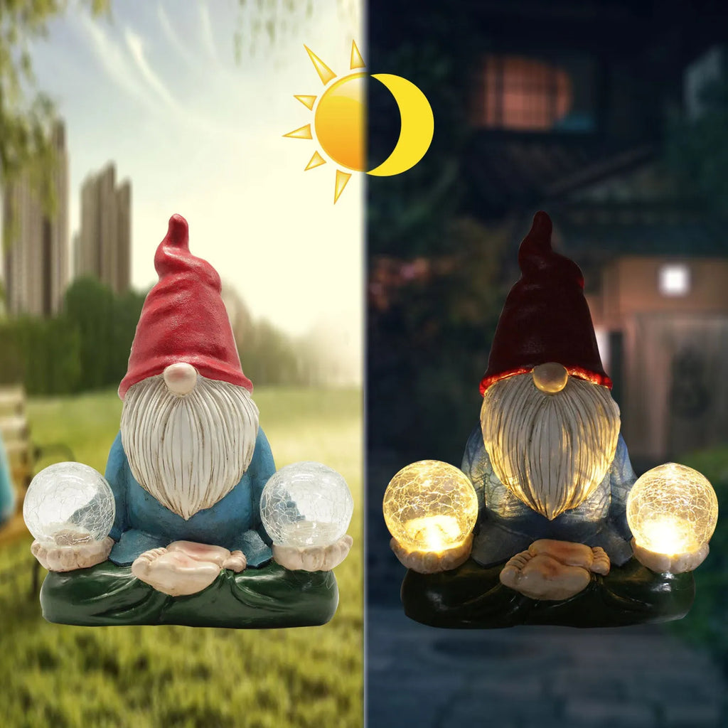 Solar LED resin dwarf doll outdoor garden ornament measuring 27x20cm