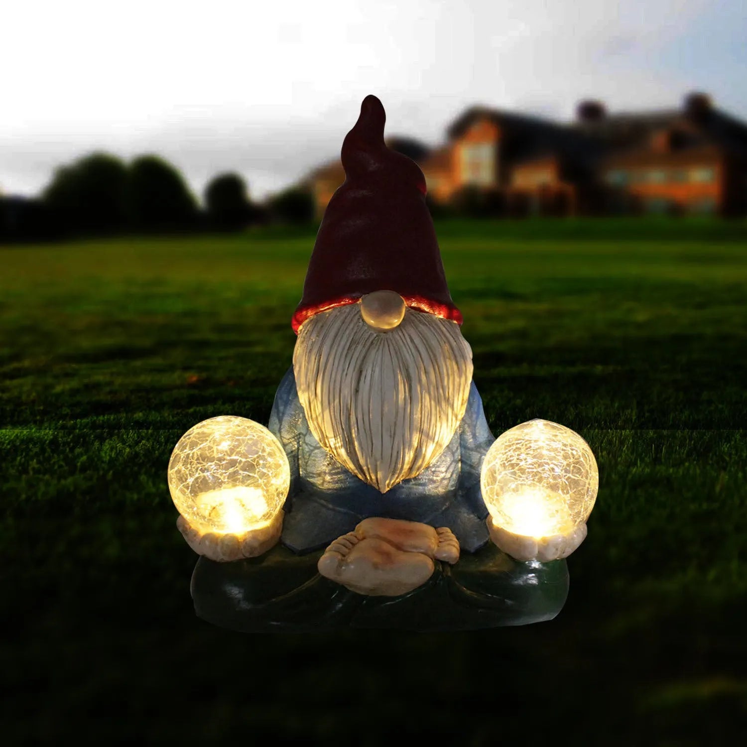 Solar LED resin dwarf doll outdoor garden ornament measuring 27x20cm
