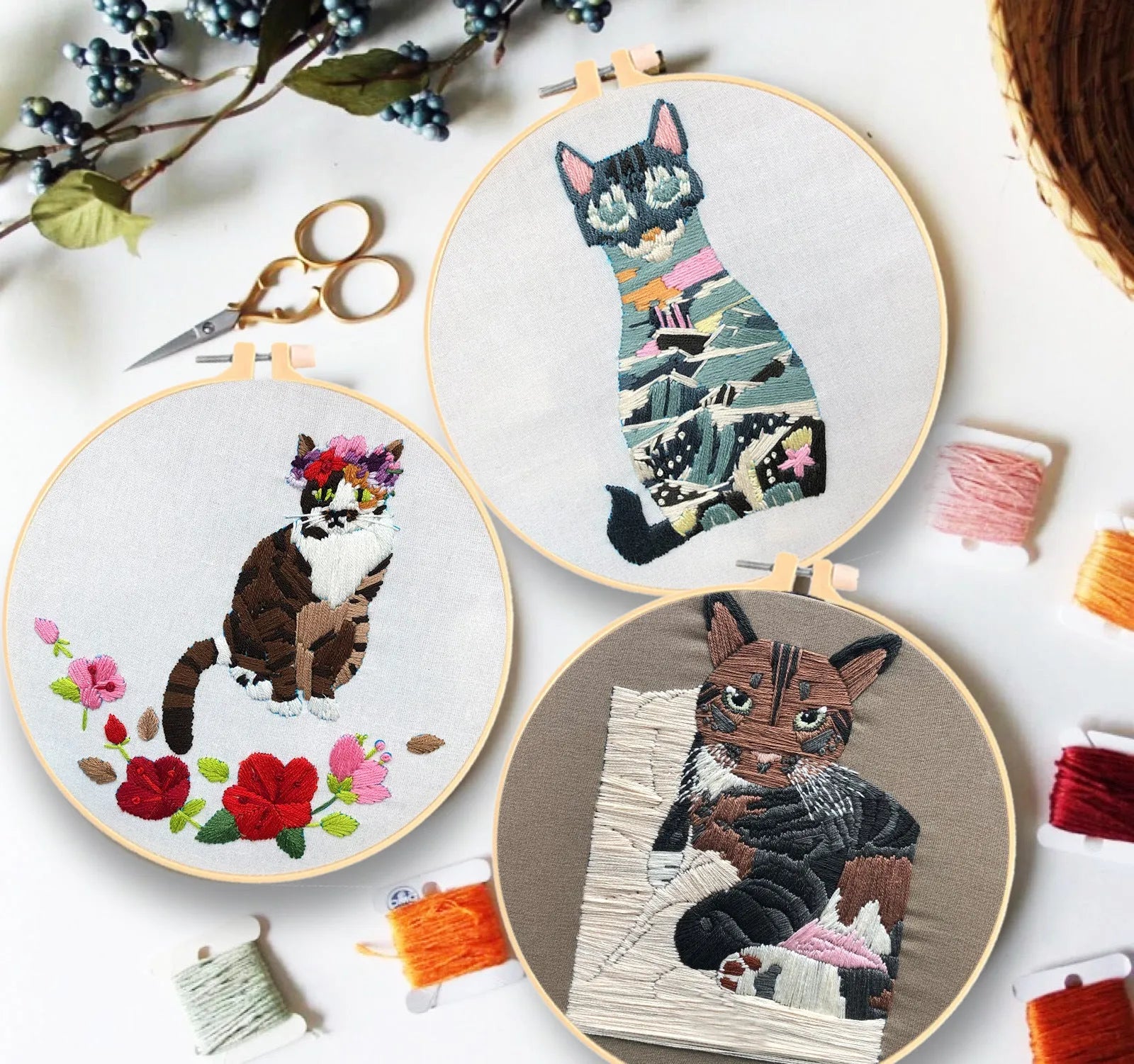 Beginner DIY embroidery kit with three-dimensional cat cross stitch design on cotton linen fabric