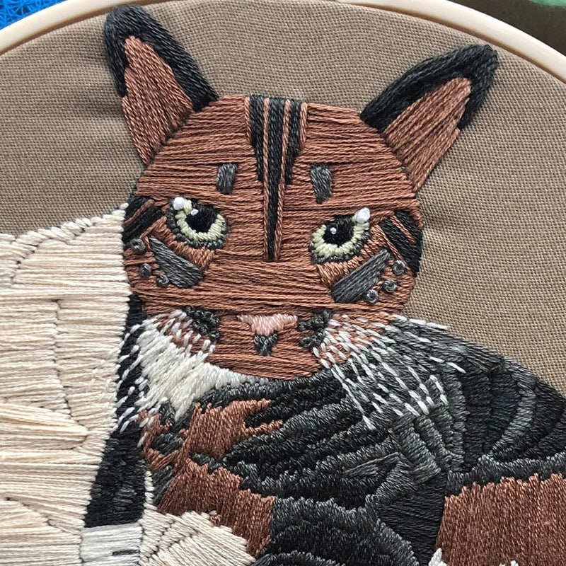 Beginner DIY embroidery kit with three-dimensional cat cross stitch design on cotton linen fabric