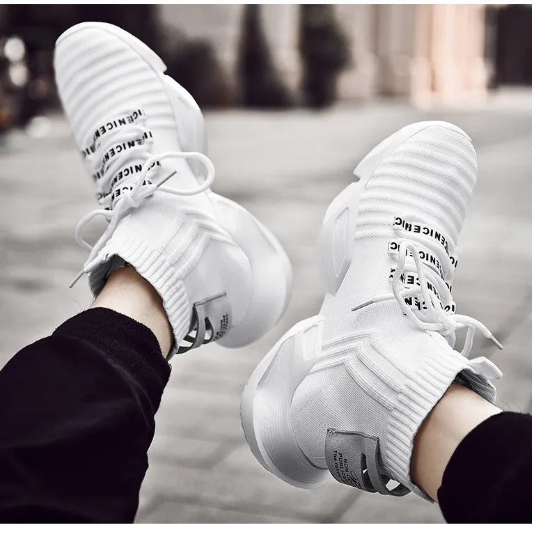 Men's black and white casual sports shoes with mesh interior, available in sizes 39 to 47