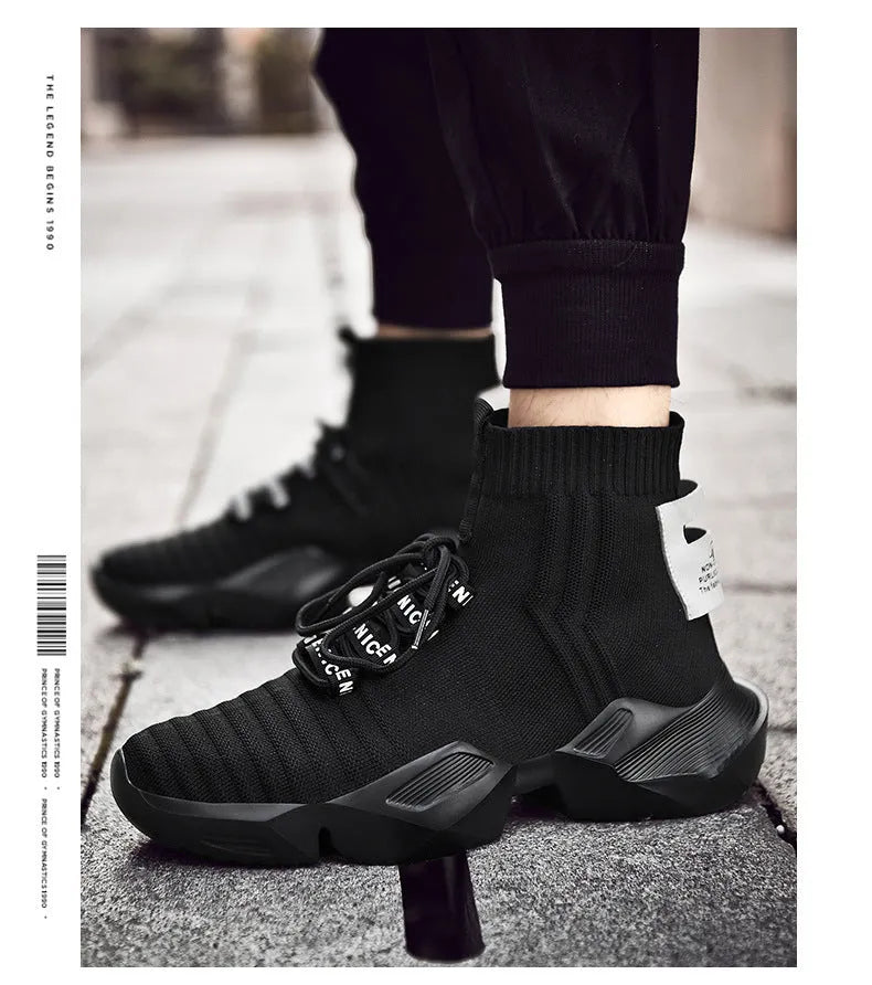 Men's black and white casual sports shoes with mesh interior, available in sizes 39 to 47