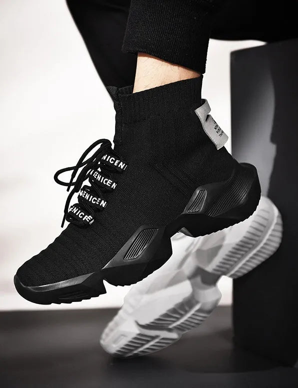 Men's black and white casual sports shoes with mesh interior, available in sizes 39 to 47