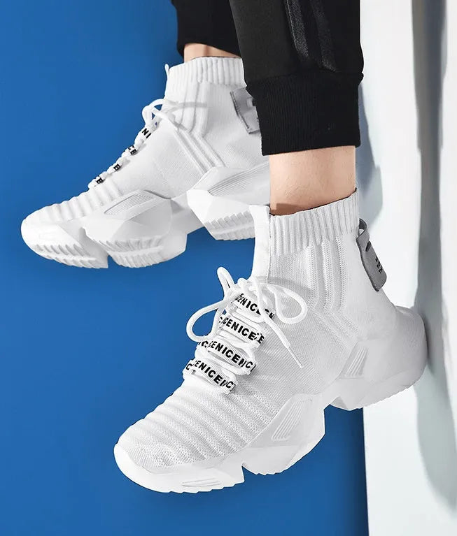 Men's black and white casual sports shoes with mesh interior, available in sizes 39 to 47