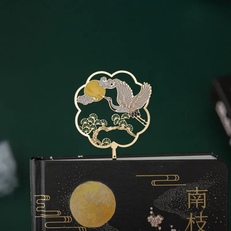 Chinese style feather pen with metal shell and matching jianhegui notebook in gift set.