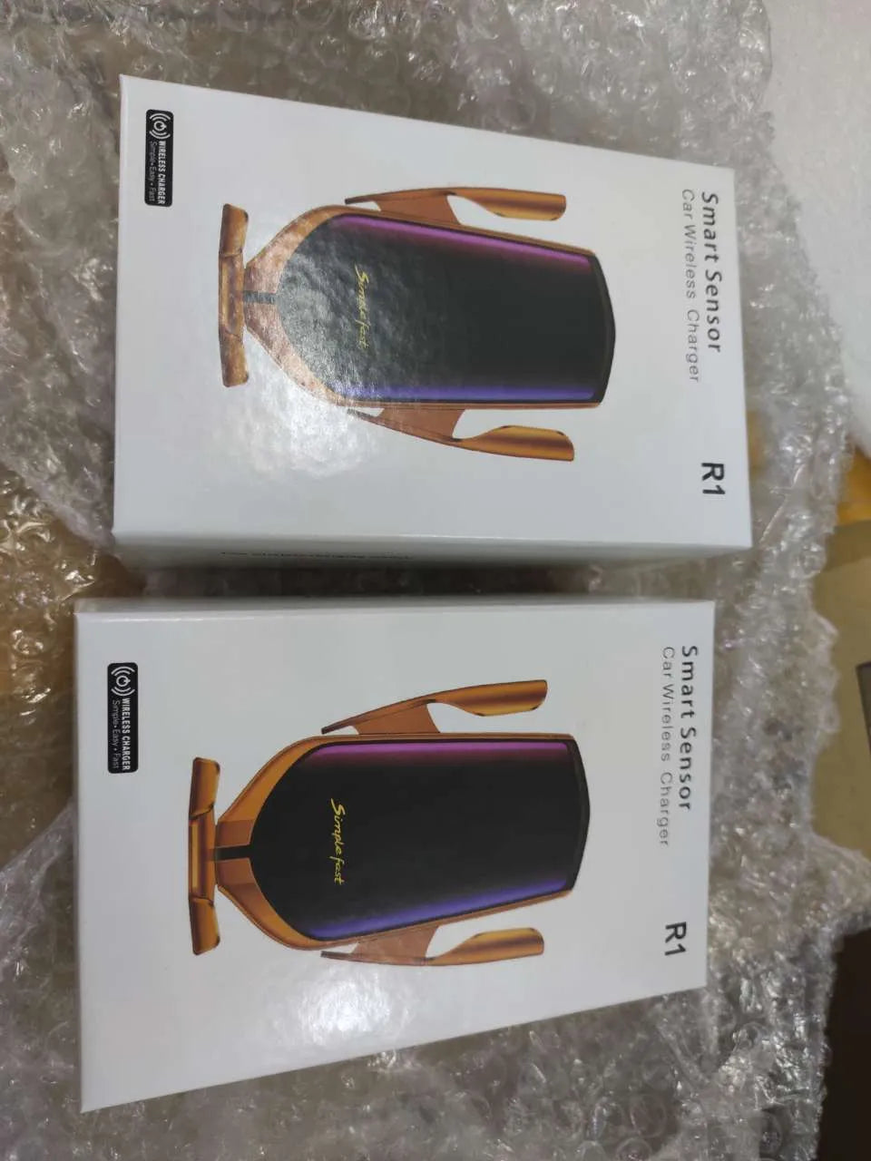 Magic Clip R1 automatic car phone holder with wireless charging in gold and silver colours