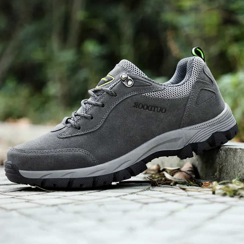 Men's army green low-top hiking shoes on a white background, showing mesh lining and viscose sole.