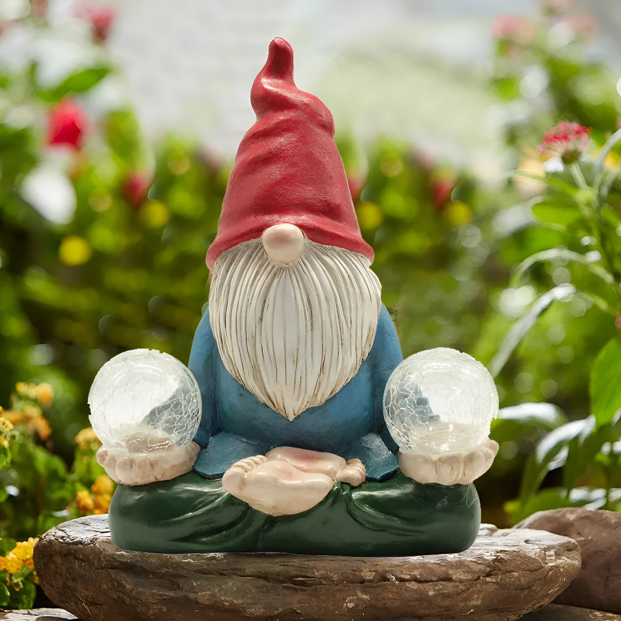 Solar LED resin dwarf doll outdoor garden ornament measuring 27x20cm